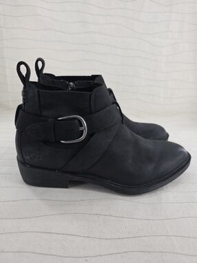 Ugg Womens Wylma Black Leather Ankle Boots Side Zip Shoes 1113422 Size 9